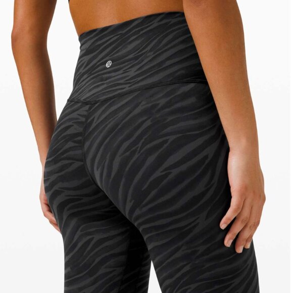 Lululemon Align Pant 25" in Le Tigre Camo Deep Coal Multi size 4 - Picture 3 of 8